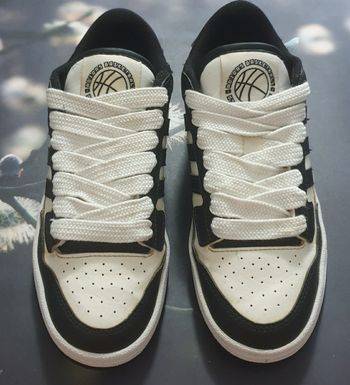 baskets marque adidas basketball-designed im la,  avec des gros lacets taille 36