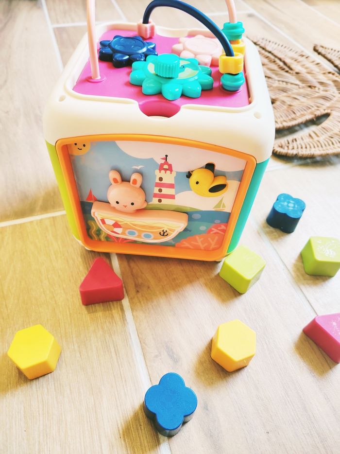 🎶 Cube busy board sonore multi activités 7 en 1 en plastique - photo numéro 4