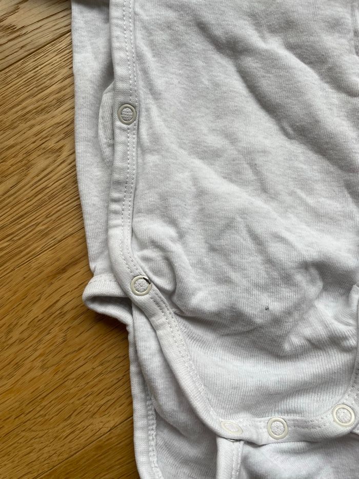 Lot 5 bodies ouverture devant 6-9 mois - photo numéro 9