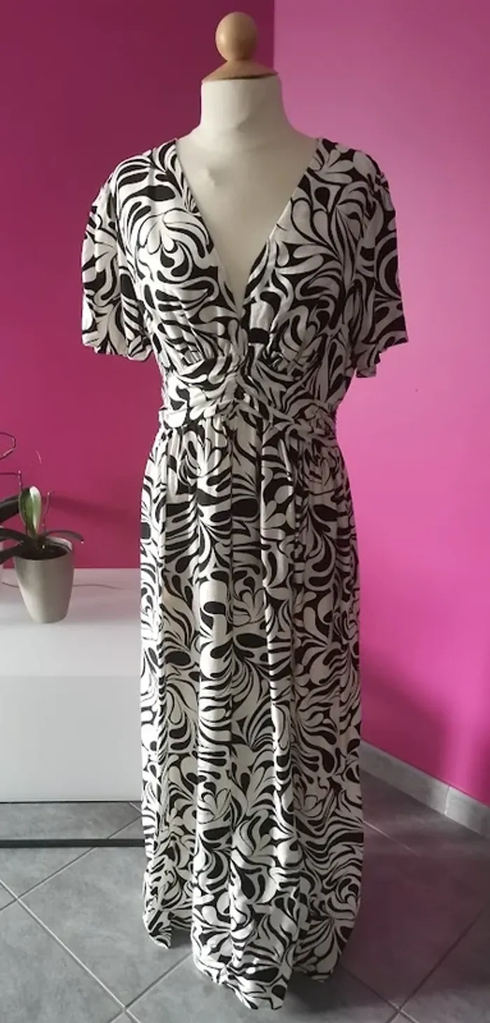 Robe noire et blanche KILKY en taille L