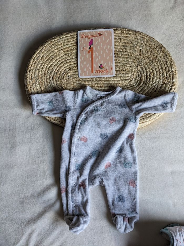 Pyjama + body + cape de bain - 1 mois - photo numéro 3