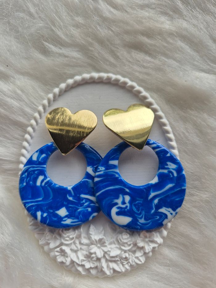 Boucles d’oreilles en pâte polymère bleu et blanc 💙🤍 #Bijoux #Créations #PâtePolymère