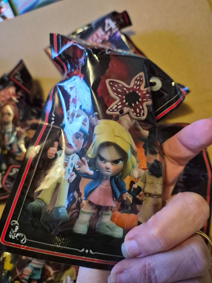 6 sachets grandes figurines stranger things - photo numéro 4