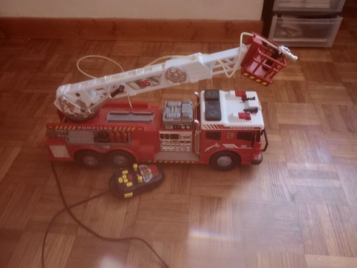 Camion de pompier télécommandé - photo numéro 2