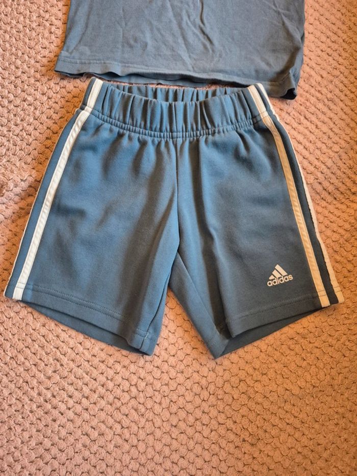 Ensemble t-shirt et short Adidas 4/5 ans - photo numéro 3