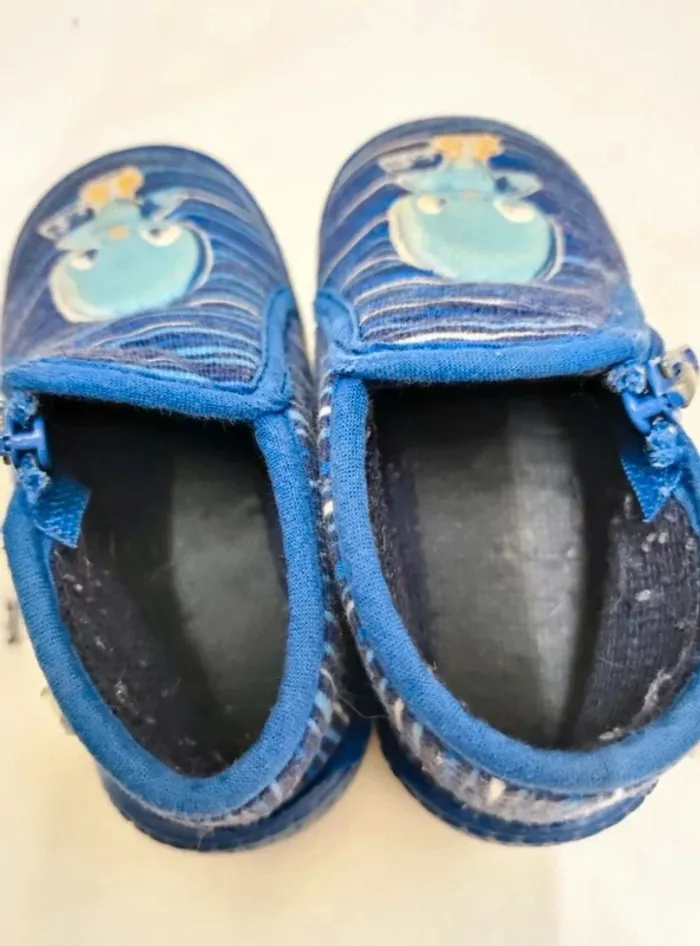 Chaussons bleu garçon pointure 20 - photo numéro 5