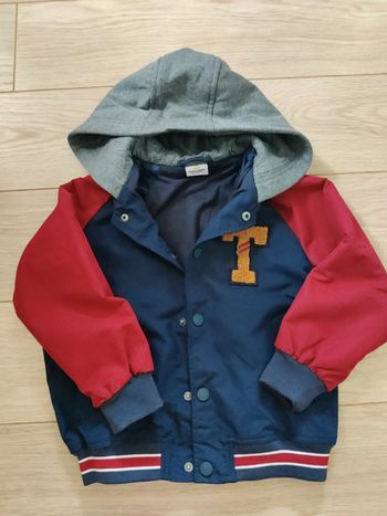 Veste avec boutons pressions taille 5 ans