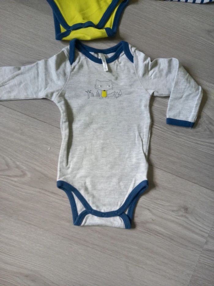 Lot de 3 bodies longues manches 6 mois - photo numéro 2