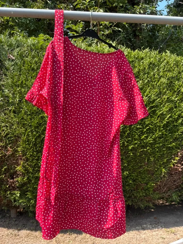 Robe rouge à pois blancs avec ceinture – Marque Shein - photo numéro 2