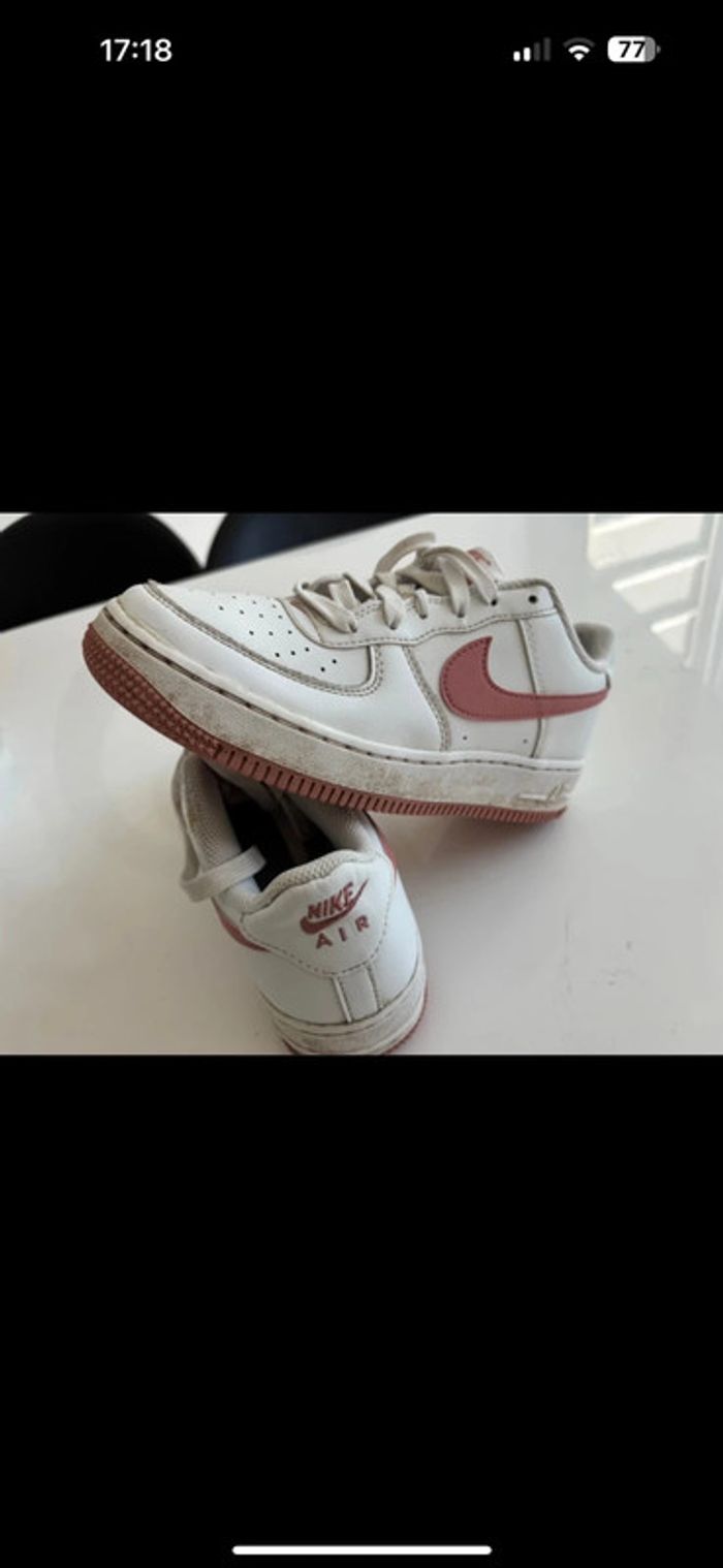 🩷 Nike Air Force 1 Low - Blanc & Rose saumon - Taille 36,5 - photo numéro 3