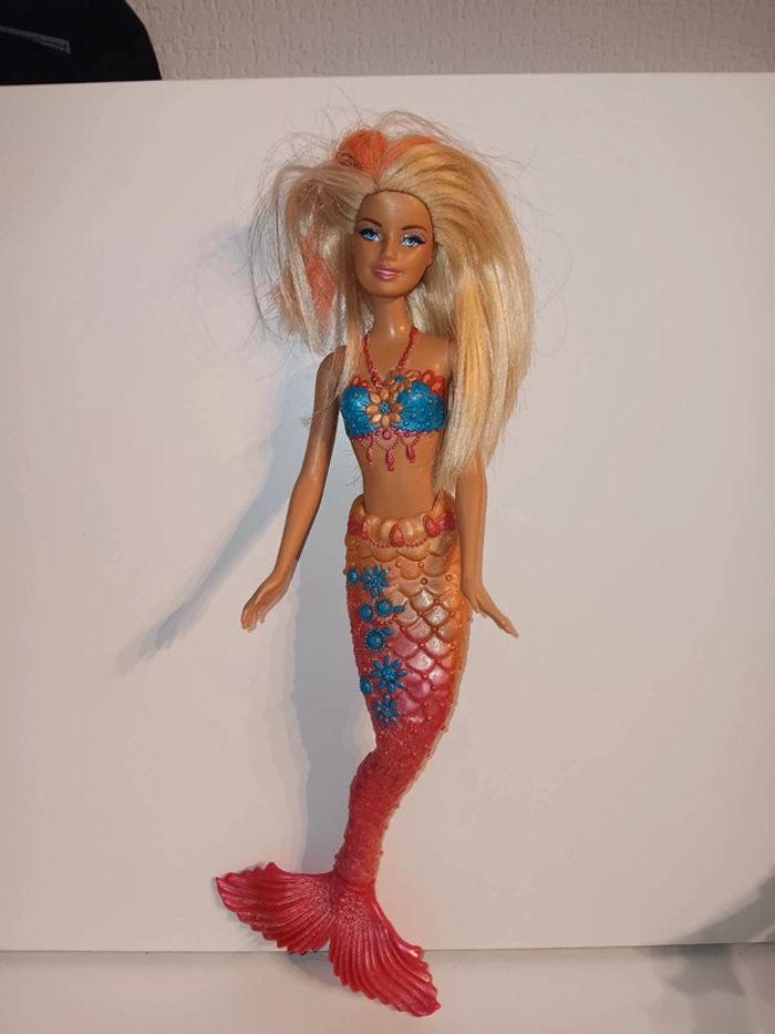 Poupée mattel barbie sirene color change hair (Année du moule corp 2010 tête 1998)