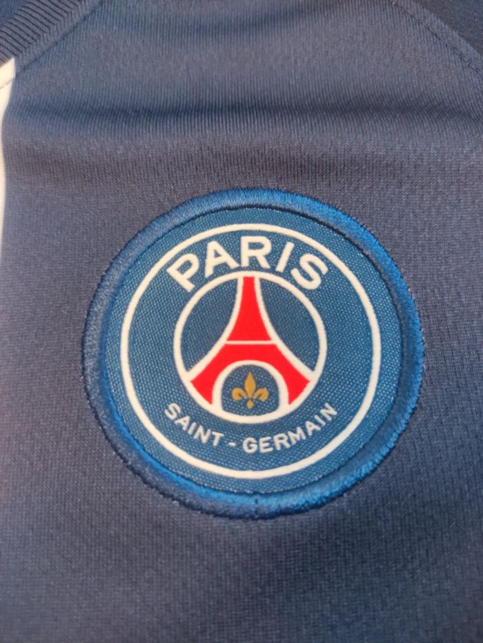 Tenue de foot PSG, Nike Authentique Officiel taille enfant 5/6 ans, Neuf - photo numéro 3