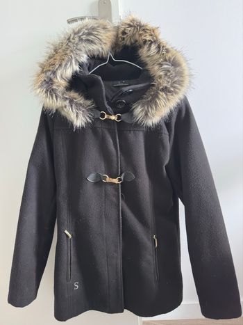 Manteau noir avec capuche fausse fourrure taille XS