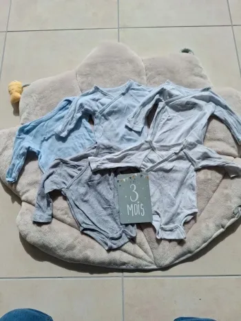 Lot de 5 bodies