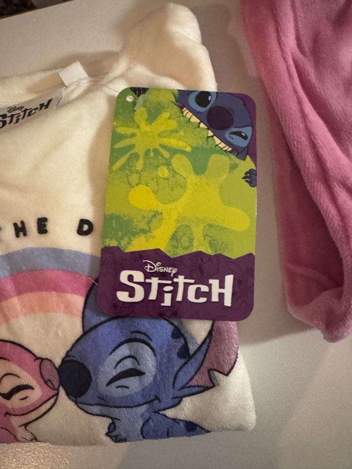 Pyjama Stitch neuf 3 ans - photo numéro 3