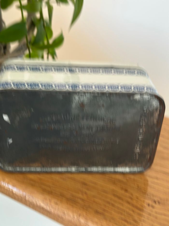 Magnifique boîte métallique Vichy - photo numéro 4