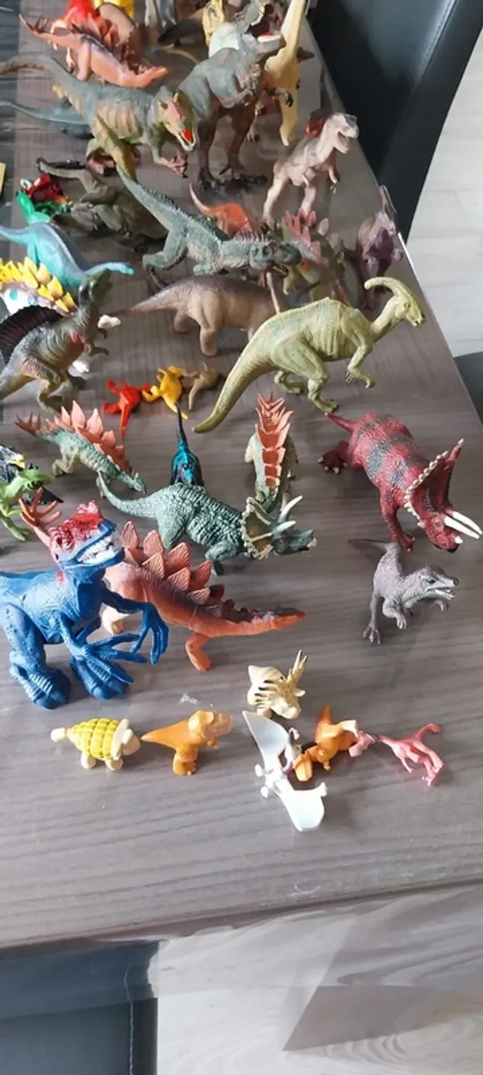Lot de dinosaures. Une 40aine en excellent état voir neufs. - photo numéro 3