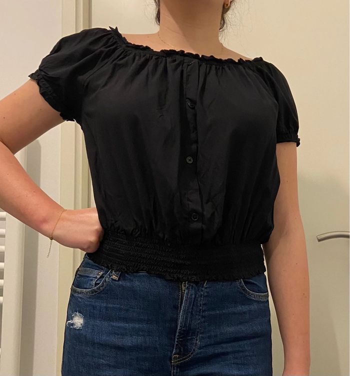 Haut noir bouffant