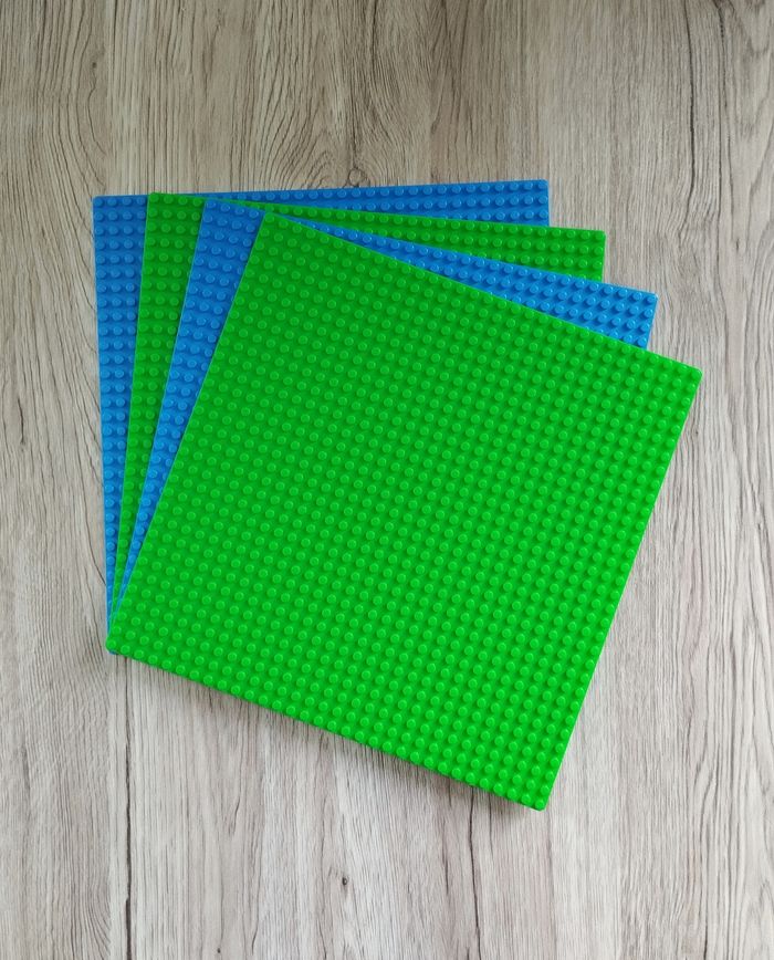 LEGO 4 plaques 25x25 cm - photo numéro 1