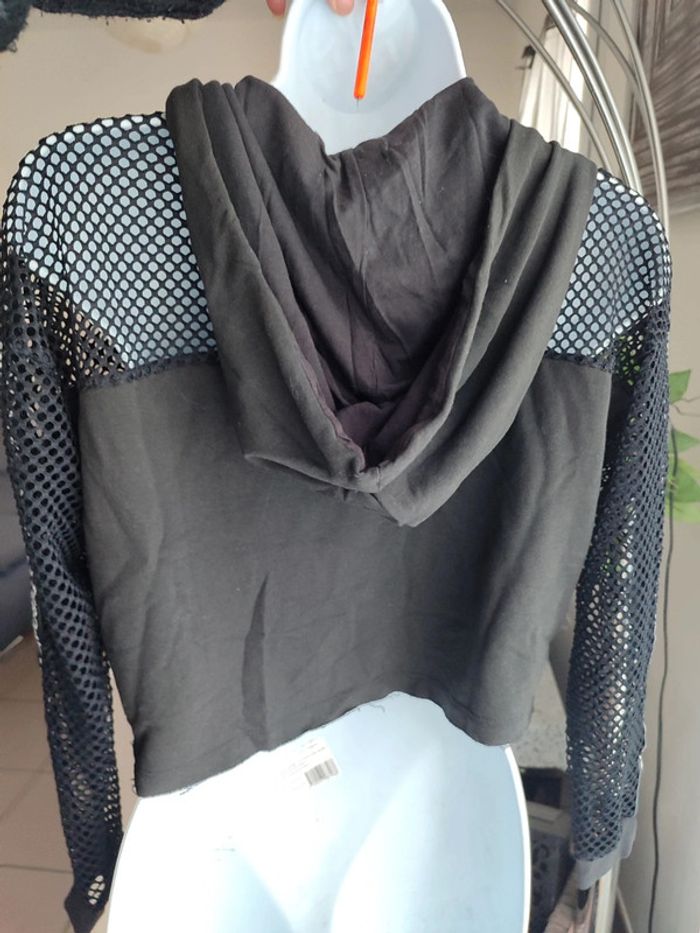 Haut a capuche - photo numéro 3