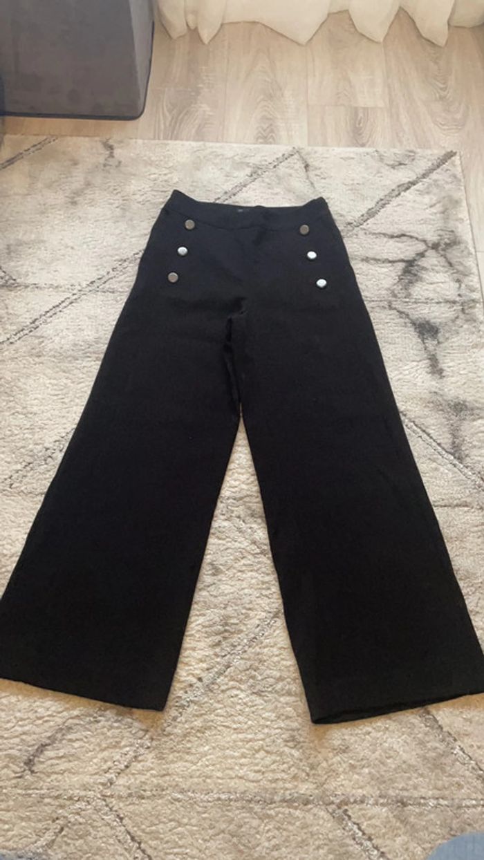 Pantalon noire évasé en bas