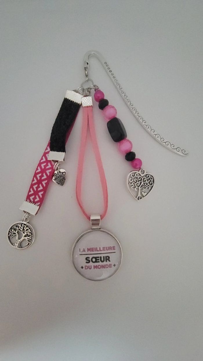 Cadeau sœur, bijoux de sac ou marque page " meilleure sœur du monde"