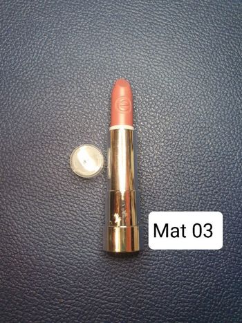 Rouge à lèvres Essence mat 03
