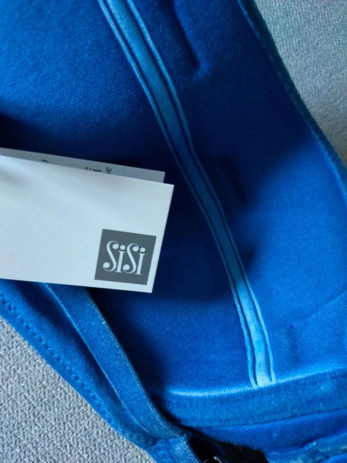 Haut de bikini triangle bleu velours – Taille 36 – 5 exemplaires disponibles - photo numéro 4