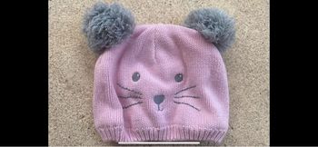 Bonnet ourson rose et gris avec pompon