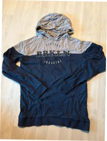 Sweat à capuche taille S , 16 ans bleu marine et gris