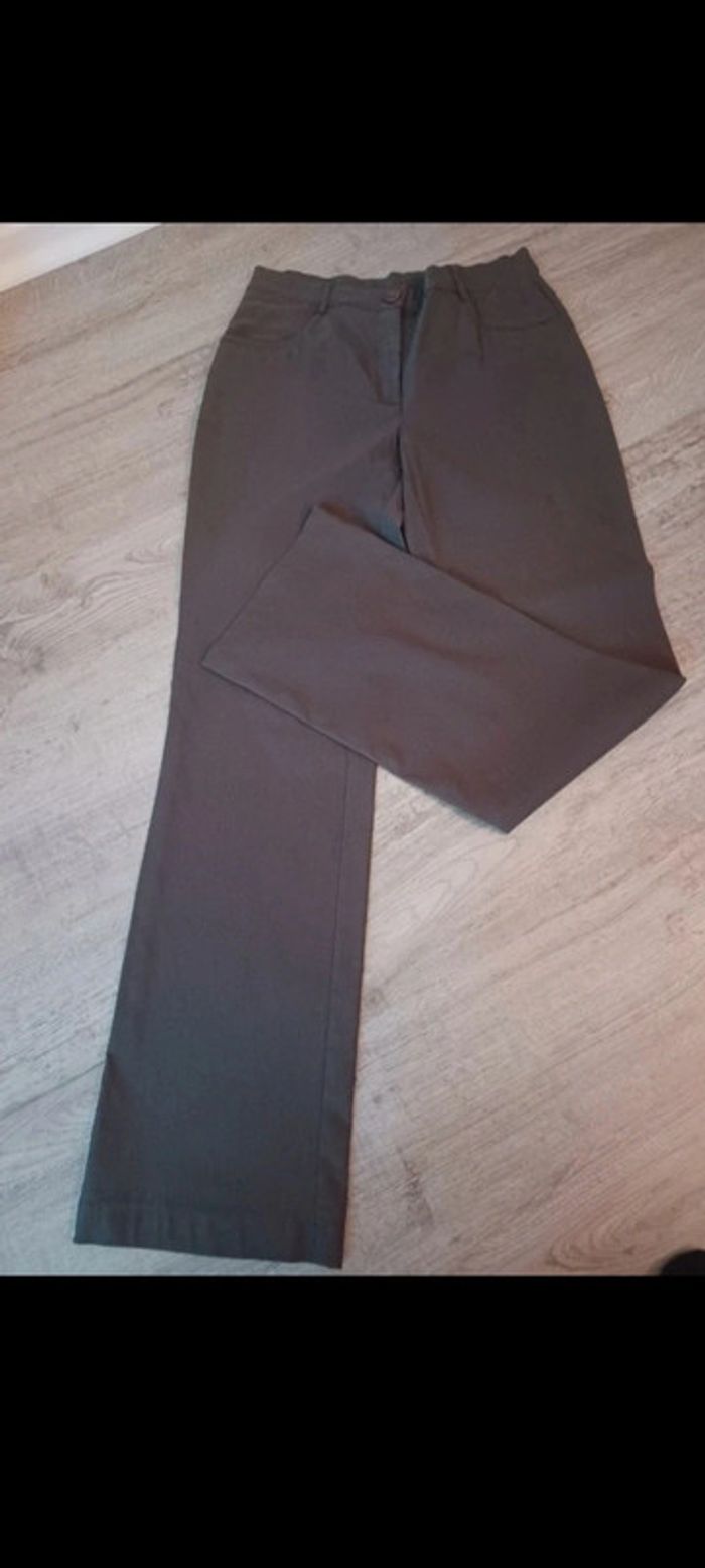 Pantalon stretch couleur chocolat Taille 40 neuf Kalais