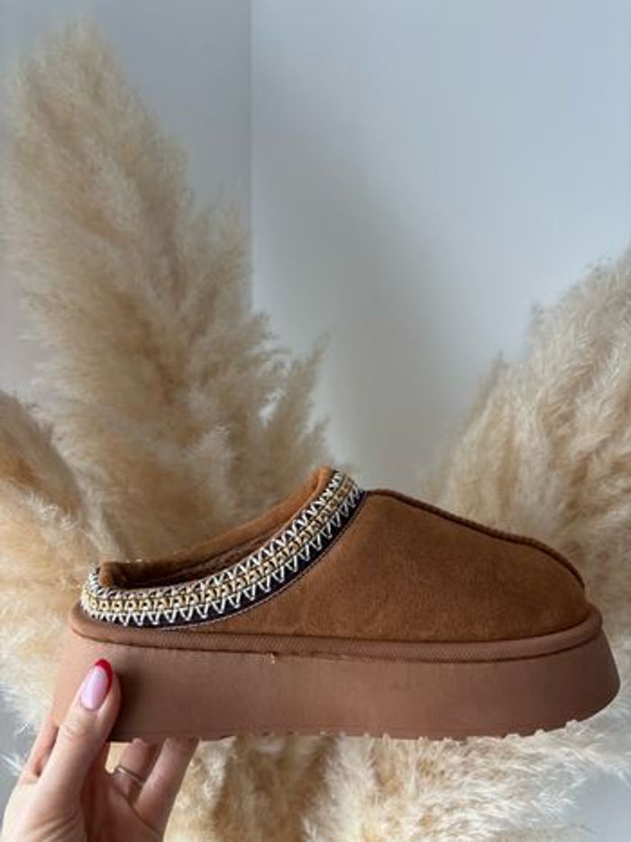 Chaussure / chausson camel femme neuf - photo numéro 3