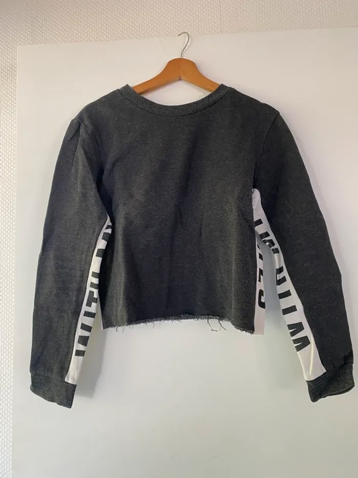 Sweat gris effiloché