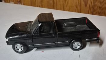 MAISTO vehicule miniature a friction ford F-150 pick up noir 1/25