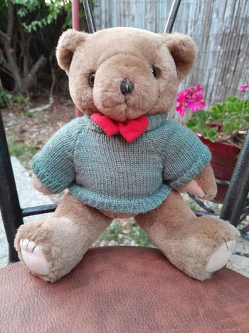 🧸 Ourson brun en peluche articulé avec nœud et pull en tricot, vintage - 25 centimètres