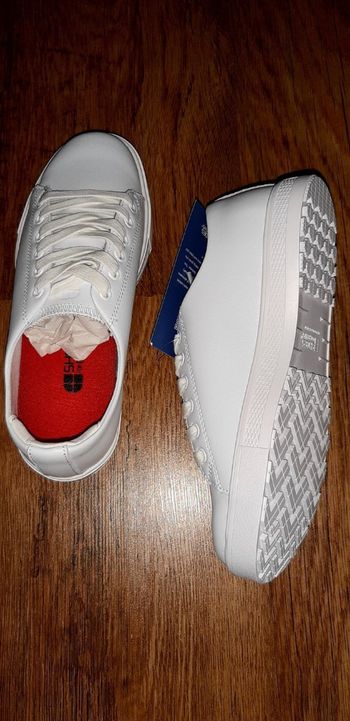 Basket blanche neuve en cuir Shoes For Crews