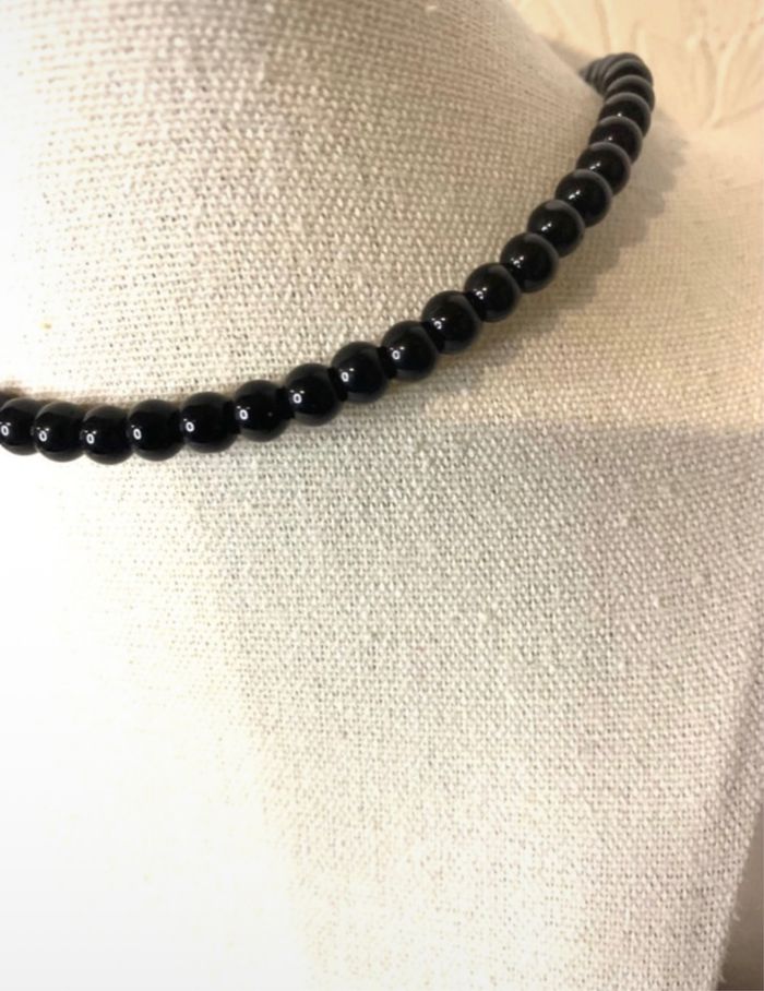 Parure collier en perles de verre noire + boucle d’oreilles offerte - photo numéro 4