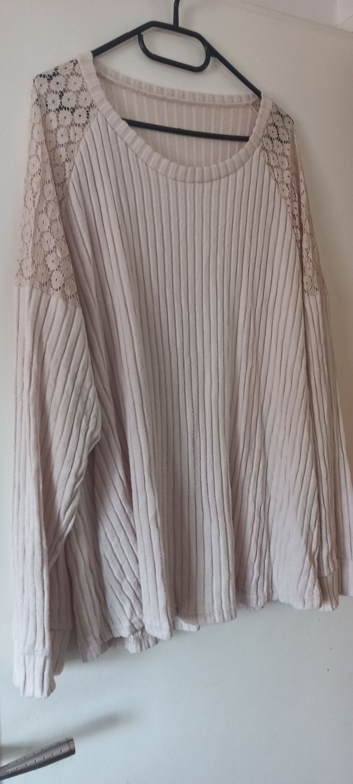 Pull beige épaules dentelle - photo numéro 5