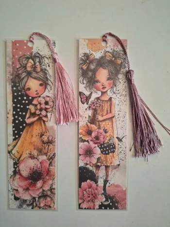 2 marque pages plastifiés, petites filles