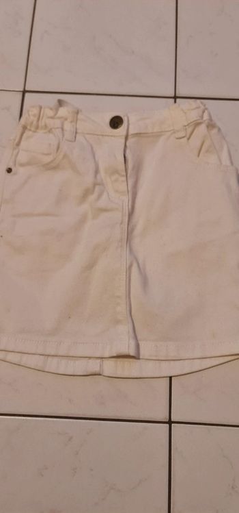 Jupe réglable à pression..