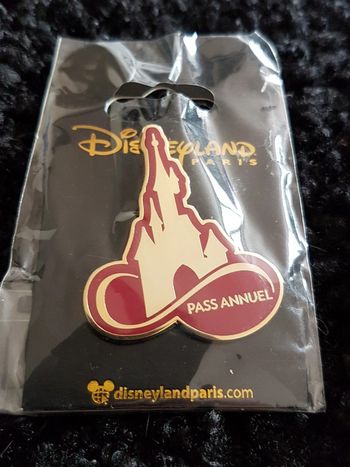 Pin's disneyland paris pass annuel
