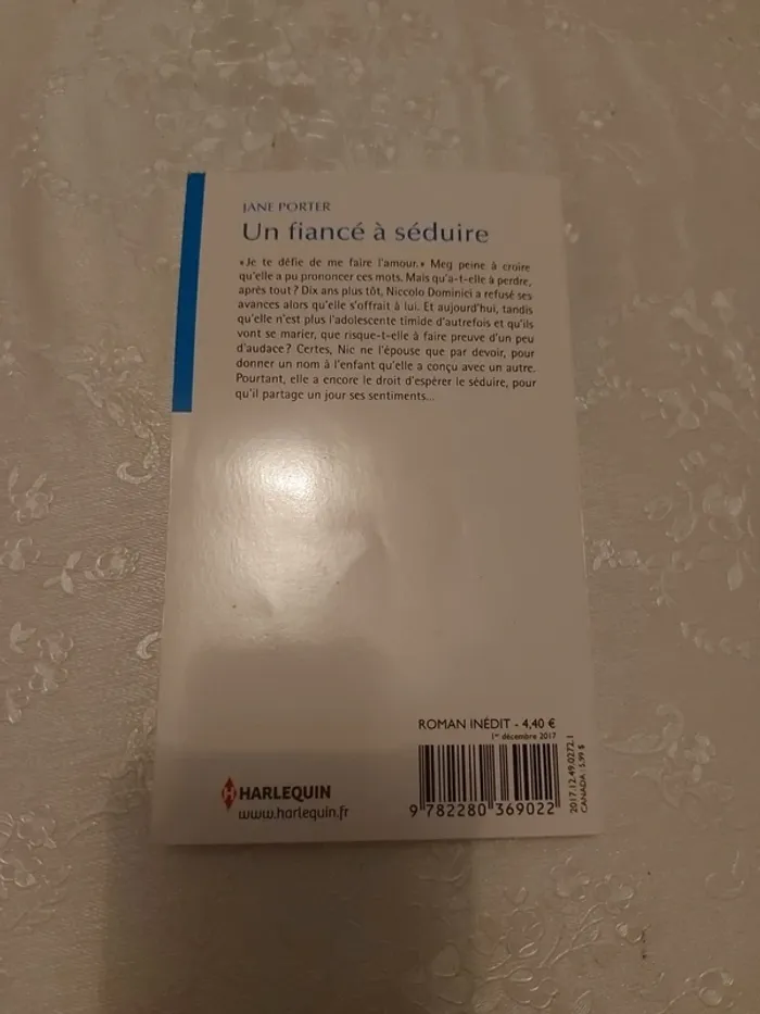 Livre Harlequin Un fiancé à séduire - photo numéro 2