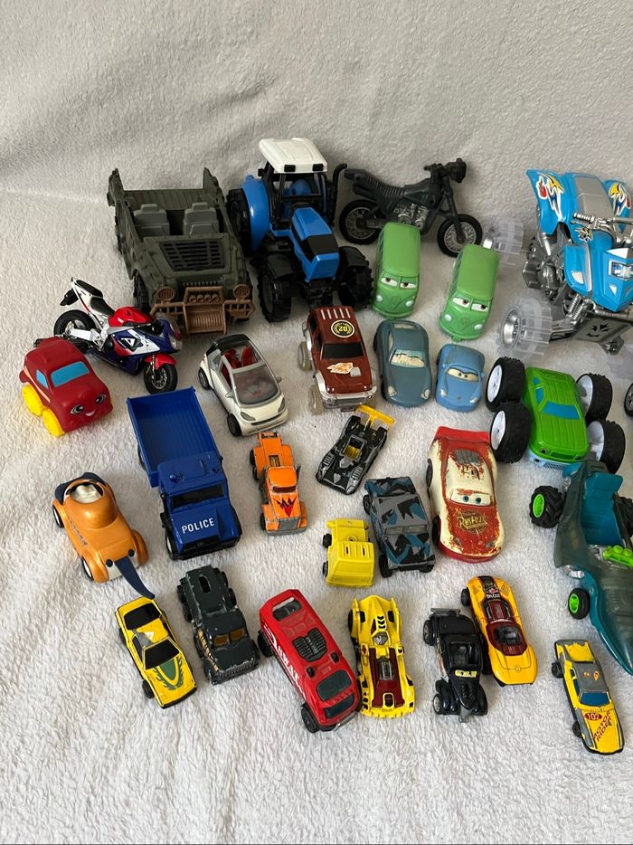 Lot de  35 véhicules - photo numéro 2