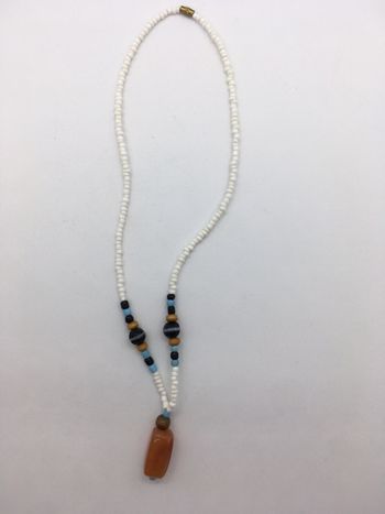 Collier homme avec perles et pendentif blanc crème bleu marron noir boutique indépendante