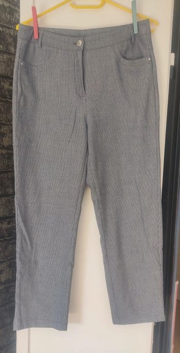 Pantacourt rayé gris