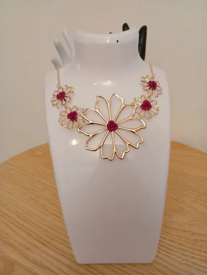 Solde 💝 Idée cadeau 🎁Collier fleurs dorée fantaisie élégance luxe - photo numéro 1