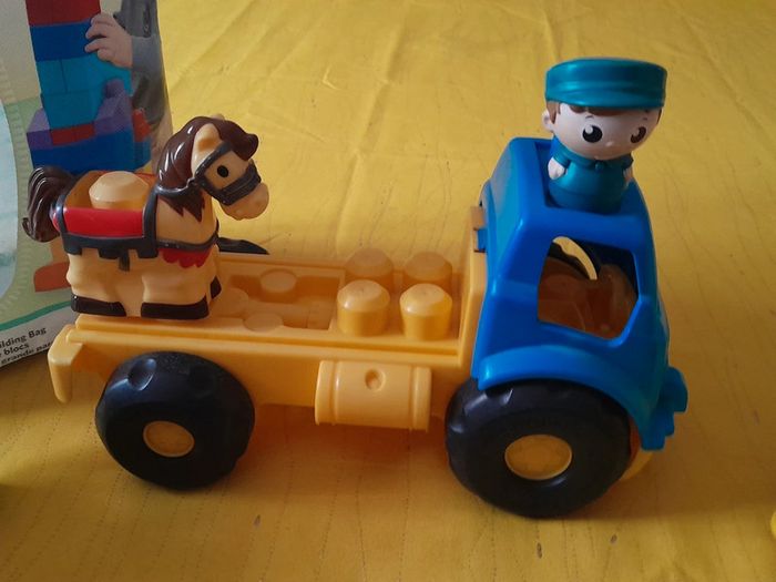 Lot de 68 Mega Bloks + 2 camions + 5 personnages - photo numéro 9