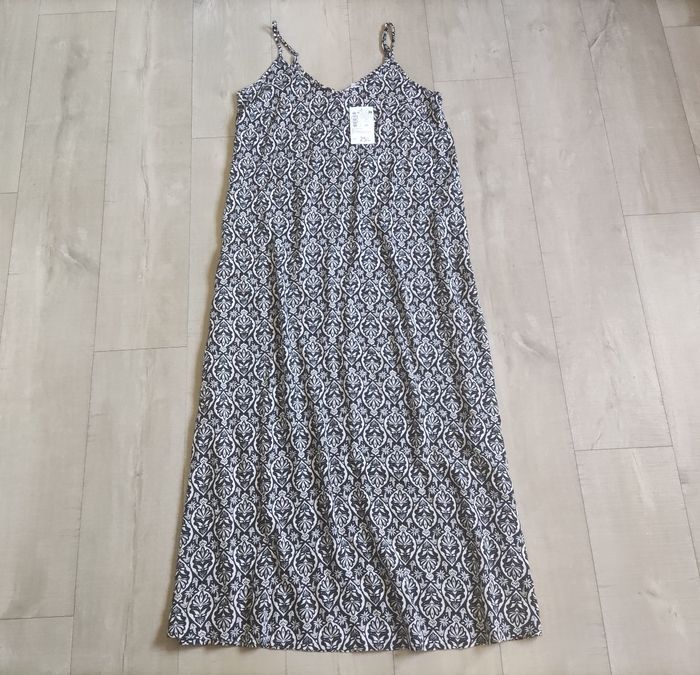 Robe taille 40 neuve La Halle nouvelle collection matière respirante et agréable achetée 25.99€