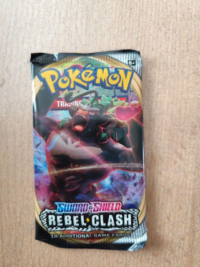 Booster rebel clash pokemon