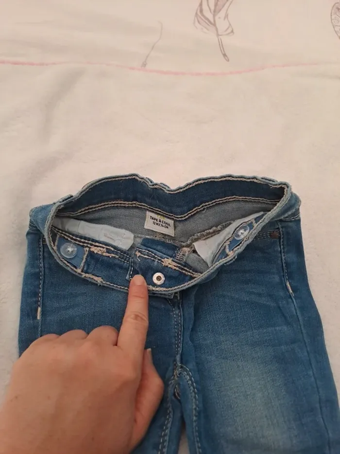 Jean tape a l'œil jamais porté - photo numéro 2